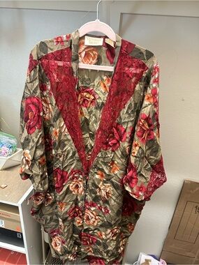 Gold Tag Victoria's Secret Floral Lace Kimono - Olive & Burgundy
